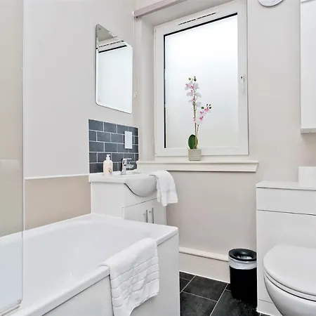 Charming Old Town 2 Bed Apt, 2Mins From Royal Mile Edinburgh Exterior photo