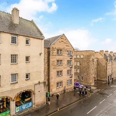 Charming Old Town 2 Bed Apt, 2Mins From Royal Mile Edinburgh Exterior photo